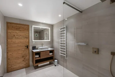 Nuovo appartamento con accesso diretto alle p...