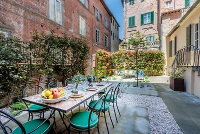 Villa a Lucca vicino alla Cattedrale San...