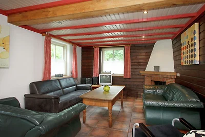 Schönes Ferienhaus in Reusel mit Kamin