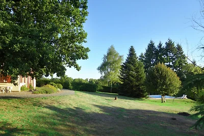 Schöne Villa in La Coquille mit Swimmingpool