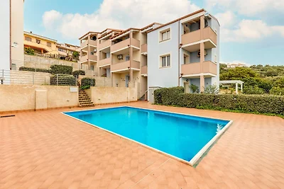 Zolder met terrazza en zwembad condivisa