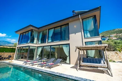 Villa in Kalkan mit Schwimmbecken