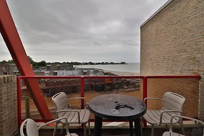 Apartment am Wasser mit Balkon