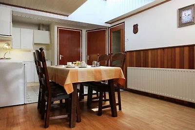 Bauernhaus in Ulicoten mit Terrasse