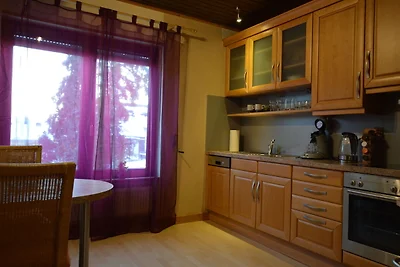 Geräumiges Obergeschoss Apartment nahe Wald