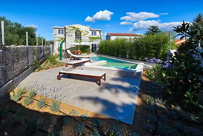 Luxuriöse Villa in Šibenik mit Pool