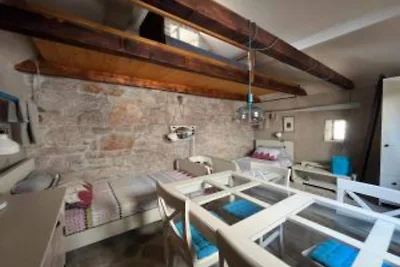 Two Bedroom Holiday Holiday Home with Patio a...