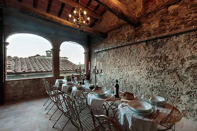 Palazzo vicino a Lucca con piscina infinita