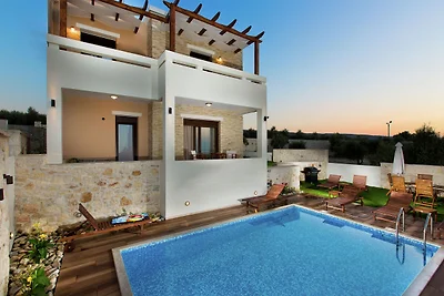 Villa auf Kreta mit Pool und Bergblick