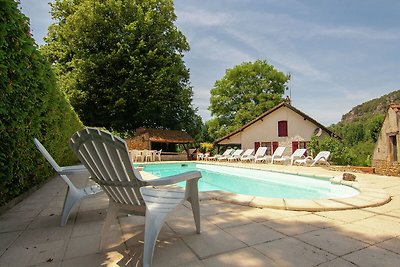 Schönes Ferienhaus in Vézac mit Schwimmbad