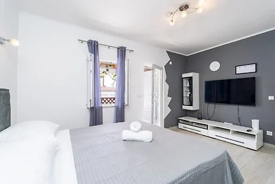 Studio Apartment Feather - Studio Apartment w...
