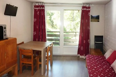 Appartement in Prébois met Boszicht