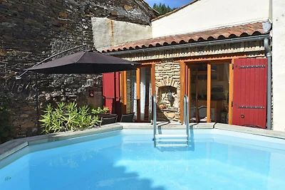 Ferienhaus mit Pool in Cuxac-Cabardès