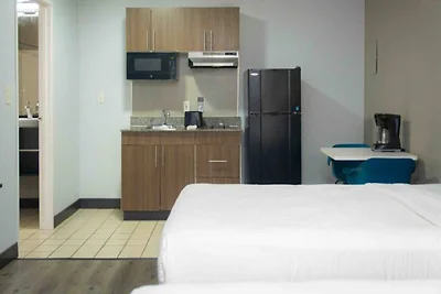 1 Queen Bed | ADA/Tub, Non-Smoking