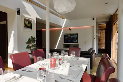 Modernes Ferienhaus in Spa mit Swimmingpool