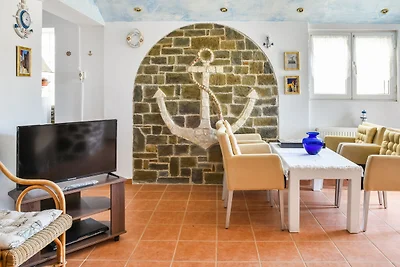 Scenic Holiday Home in Syros con Balcone