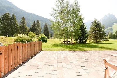 Geräumiges Chalet mit Garten in Tirol in...