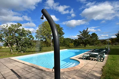 Ferienhaus in Besse mit Swimmingpool