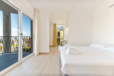 Luxury Living at Horizon Retreat - Three Bedr...