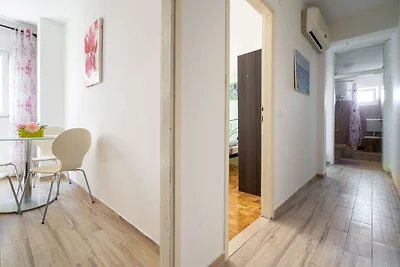Appartamento semplicistico a Rogoznica vicino...