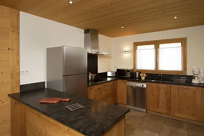 Chalet mit Kamin nur 50m von den Pisten...