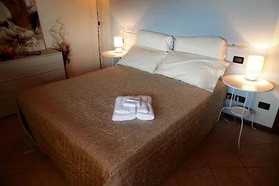 Apartment in Villa mit Pool- und Seeblick