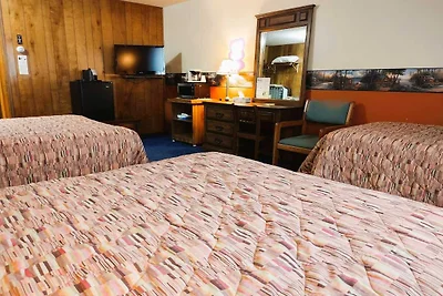 2 Volle Betten Mit 1 Zwei Bett & Rollaway