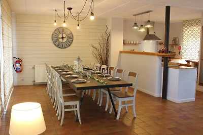 Geräumiges Ferienhaus in Rendeux mit Sauna