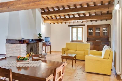 Appartamento in agriturismo con piscina e tan...