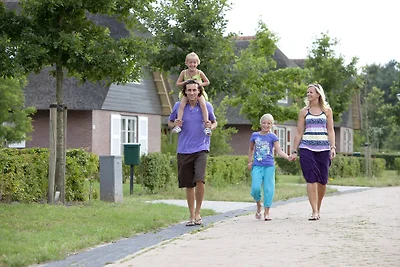 Strohgedeckte Villa mit 2 Bädern, 2 km von...