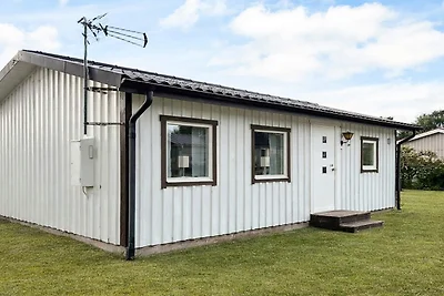 Einladendes Ferienhaus in Meeresnähe-By Traum