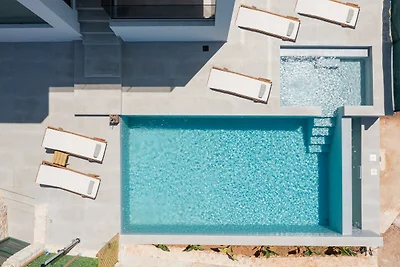 Villa in Sternes mit Pool und Bergblick