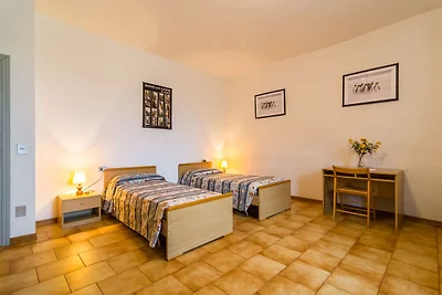 Agriturismo moderno a Bucine con piscina