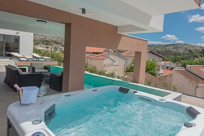 Villa in Zaton mit Schwimmbecken