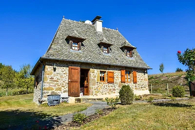 Casa in pietra con terrazza in Alvernia