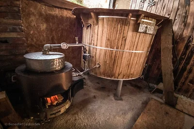 Rustic Refuge Glamping with Hot-Tub and Sauna...
