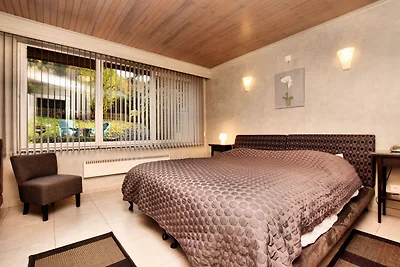 Jacuzzi Retreat, Ardenne