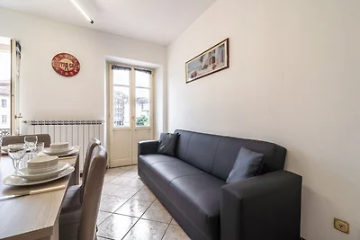 Spaziosa casa vacanze a Verbania con balcone