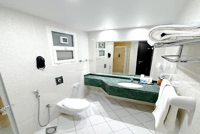 Deluxe King Near Dubai Metro with Rooftop...
