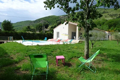 Villa a Thueyts con piscina