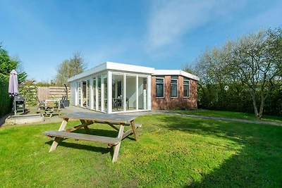 Elegant bungalow with sauna and garden