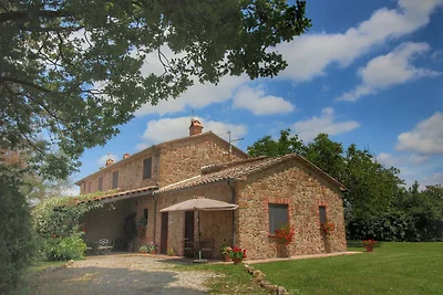Comoda casa colonica a Proceno con piscina