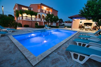 Ferienhaus mit Pool in Visocane