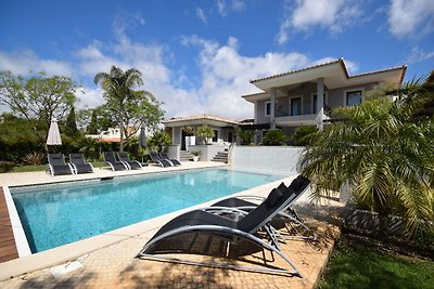 Luxuriöse Villa mit eigenem Swimmingpool in...