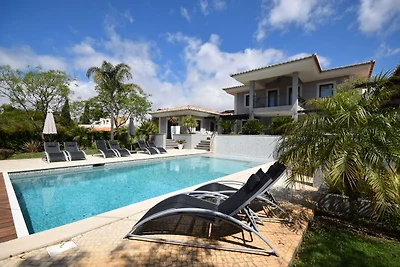 Villa moderna con piscina vicino a Carvoeiro