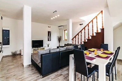 Attraente casa vacanze a Zara con piscina...
