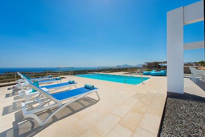 Beautiful new luxury villa with infinity pool...