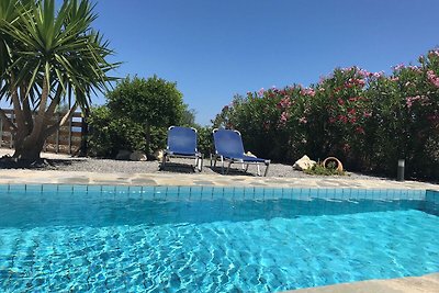 Gemütliche Villa mit Pool und Sonnenschirm in...
