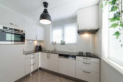 Geräumiges Ferienhaus mit Sauna in Strandnähe