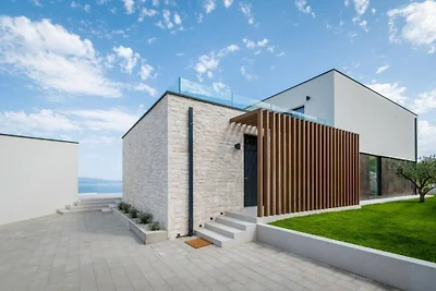 Villa in Ravni mit Schwimmbecken